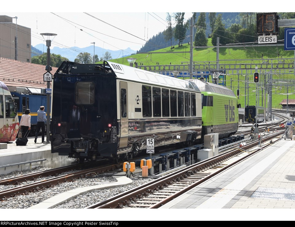 World first combined narrow/standard gauge train